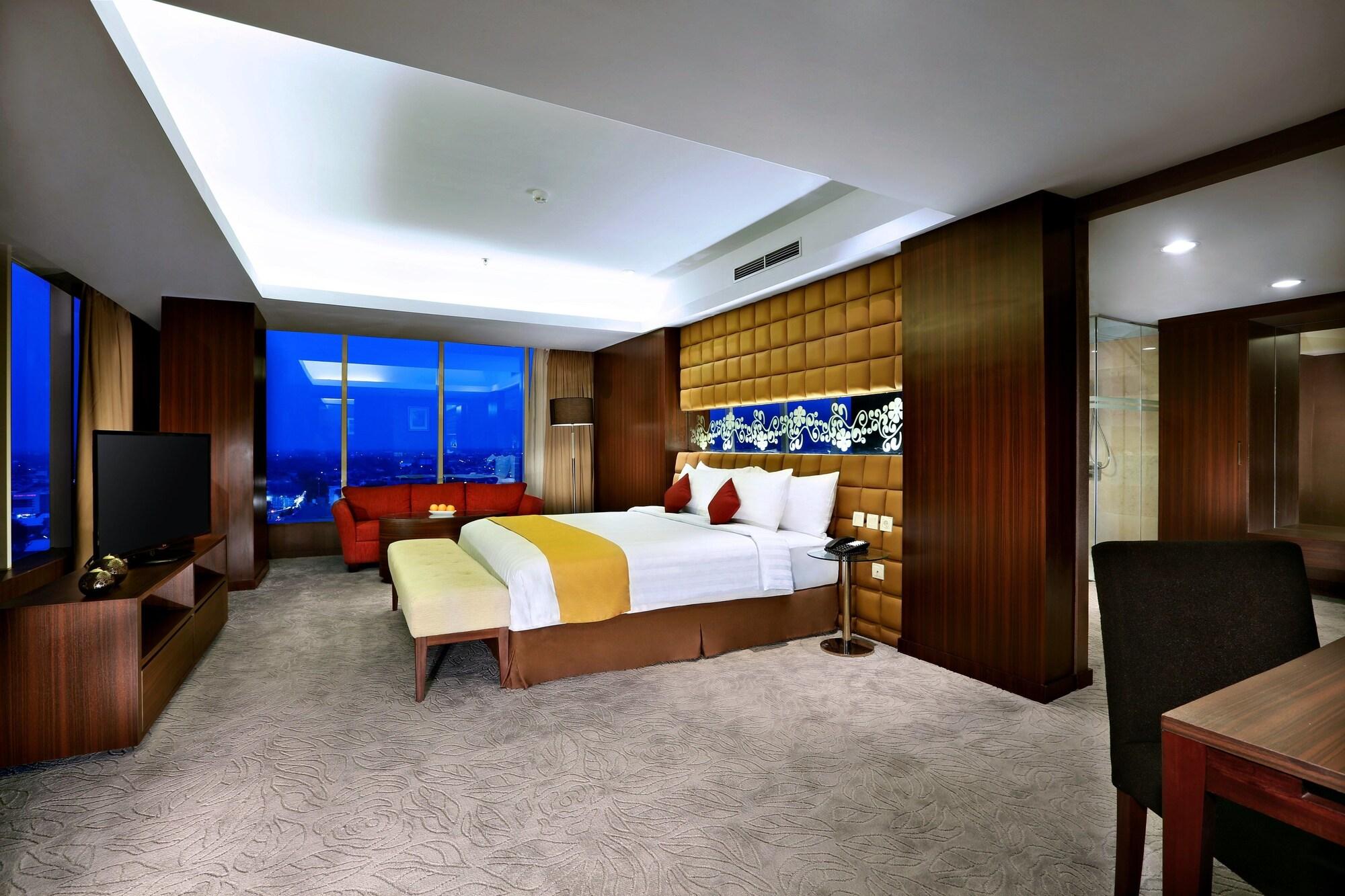 Aston Madiun Hotel & Conference Center Eksteriør billede
