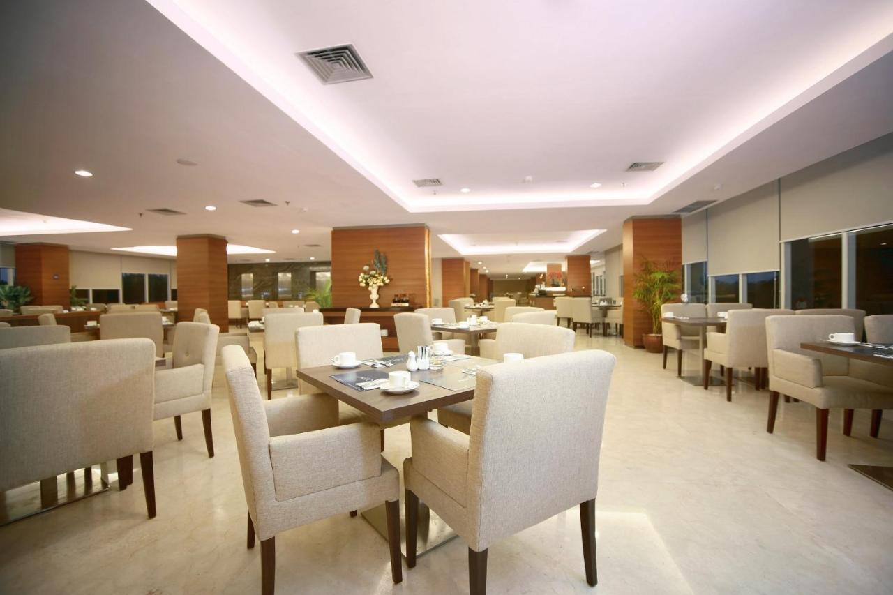 Aston Madiun Hotel & Conference Center Eksteriør billede