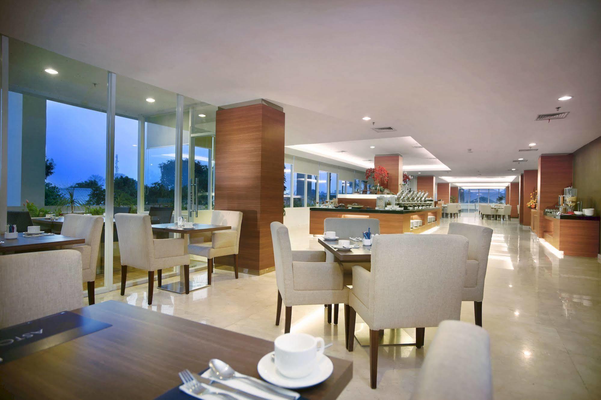 Aston Madiun Hotel & Conference Center Eksteriør billede