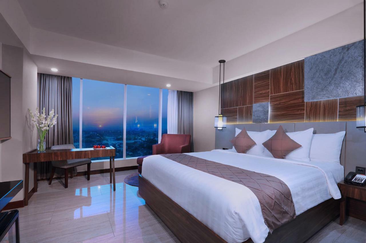 Aston Madiun Hotel & Conference Center Eksteriør billede